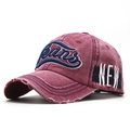 Detalle del borde desgastado y bordado Jeans 3D en gorra de algodón lavado burdeos - 56-60cm / Burdeos