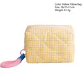 Borsa cosmetica trapuntata a scacchi gialli con tiretto della cerniera in peluche colorato - Pochette a Cuscino Gialla