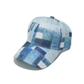 Dettaglio del berretto da baseball in denim patchwork con motivi a quadri blu e visiera - M (56-58cm) / Stile Design a Scacchi Color Block (C)