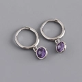 Detail van S925 sterling zilveren oorringen met een ronde paarse zirkoon hanger - 925 zilver / Amethist Paars (Zilver)