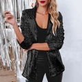 Detailansicht des schimmernden schwarzen Paillettenstoffs und Revers-Designs am Damenblazer - S / Oberteile / Schwarz