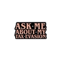Spilla smaltata divertente nera con testo rosa Ask Me About My Tax Evasion in rilievo - Chiedimi dell'Evasione Fiscale (QHXZ1144)
