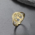 Macro-opname van 18K goud levensboomring met sprankelende zirkonia micro-pavezetting - Goud / Verstelbaar Open