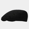 Detalle de gorra plana negra con costuras florales acolchadas en tela de algodón premium - Talla única / Negro