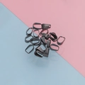 Vue détaillée des bélières en acier inoxydable noir pour colliers et pendentifs DIY - 3*7mm / Noir