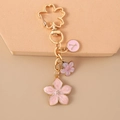 Dettaglio portachiavi dorato a forma di ciliegio con fiori in smalto rosa e lettera Y - Fiori Rosa Grandi e Piccoli (Y)