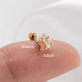Macro-opname van gouden maan en ster piercing met maatindicatie van 0,64 cm - Ster Maan Stijl (HSPJ085-2) / 2# Goudgeel (Roze)