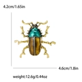 Broche scarabée dorée avec émail vert et marron et dimensions précises indiquées - Vert