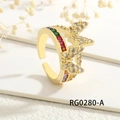 Dettaglio dell'anello a farfalla placcato oro 18 carati con pietre di zirconia arcobaleno - Aperto Regolabile / Stile Farfalla a Doppio Strato con Zirconi Colorati (RG0280-A)