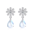 Orecchini a margherita in argento con pietra di luna blu a goccia e micro-intarsi di cristallo - Argento 925 / Orecchini a Bottone-Argento