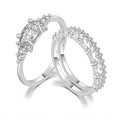 Makro-Detail des Ringsets mit Marquise-Schliff-Diamant in poliertem Silber und Edelsteinen - US 5 / Silber
