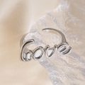 Minimalistischer LOVE Ring in Silber mit offenem Design auf Eisglas Dekoration - Einstellbar Offen / Silberner Stil (14387)