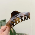 Detail of 12cm amber tortoiseshell hair claw clip with thick teeth for thick hair - Matte Light Tortoise