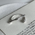 Minimalistischer Ring aus S925 Sterlingsilber im Liquid Metal Look mit Wellenform - Einstellbar Offen / Irregulärer Flüssigkeitsring - Silber