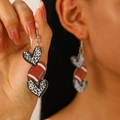 Détail de boucles d'oreilles en acrylique avec cœurs léopard et motif de football - Rugby Cœur Acrylique Blanc K (N-961)