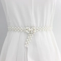 Ceinture élégante en perles blanches avec boucle fleurie en strass argentés - Feuille d'Érable Argentée