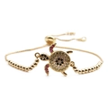 Bracelet ajustable tortue de mer dorée avec zircons colorés sur fond blanc - Cb0225cx+chaîne À Billes