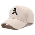 Beigefarbene Baseballkappe mit schwarzer Gothic-Stickerei Buchstabe A im 6-Panel-Stil - Beige
