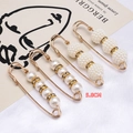 Elegant 5.8cm gold alloy safety pin brooch with decorative pearls and rhinestones - Textured Berry Pearl Style