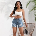 Pantalones cortos vaqueros de tiro alto azul lavado con rotos para un look de verano - S / Azul claro