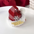 Détail de pince à cheveux bonnet de Noël pailleté rouge avec texte Merry doré - 24267E Pince Crocodile Bonnet de Noël
