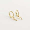 Elegante goldene Perlenohrringe mit Zirkonia-Anhängern im klassischen Rundreifendesign - 925er Silber / Gold