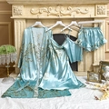 Hellblaues vierteiliges Pyjama-Set aus Satin mit Blumendruck und Morgenmantel - S / 5-teiliges Set / Hellgrüne Kirsche