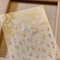 Adesivi per unghie con farfalle e tulipani dorati e dettagli viola metallizzati - M-1003 Farfalla e Tulipano Oro (Bronzato)