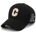 Schwarze Baseballkappe mit beigem Frottee-Buchstaben C und seitlicher Stickerei - Verstellbar / Schwarz mit Goldstickerei