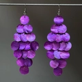 Lange lila Muschel-Tassel-Ohrringe mit Silberhaken für den Strandurlaub am Meer - Lila