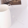Serre-tête en métal argenté avec cœurs en perles et strass posé sur une tasse - Style Cœur Argent (C9101)