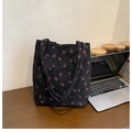 Schwarze Cord-Eimertasche mit rotem Erdbeerdruck und langen Schultergurten für Damen - Schwarz