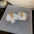 Elegante witte matte bloemoorbellen met onregelmatig gouden vierkant en zirkoonstenen - Witte Matte Bloem Vierkant Metaal (25# Zilveren Naald)
