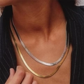 Collares minimalistas de cadena de serpiente en oro y plata en capas sobre un traje negro - Cadena de Serpiente Color Acero / 5mm