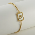Détail du bracelet réglable en or avec pendentif en nacre blanche et breloque lettre B - Style Lettre B (B-Coquille Blanche)