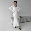 Witte gebreide maxi-jurk met hartuitsparing, uitlopende mouwen en geribbelde textuur - S / Wit