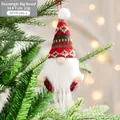 Colgante de gnomo navideño con gorro de punto rojo y verde en una rama festiva - Estilo A (Gorro de Rayas de Colores / Pompon Blanco / 14x7cm)