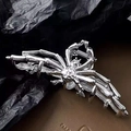 Pinza para el cabello de metal plateado con forma de araña y acabado brillante - Plateado