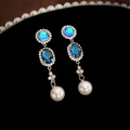 Orecchini di perle vintage con pietre blu e nappe in una raffinata finitura dorata - Perno in Argento-Orecchini Ovali con Strass Blu