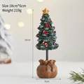 Mini kerstboom van hars B3241 met rode strikken en gouden ster op bruine basis - B3241 Hars Basis Kerstboom