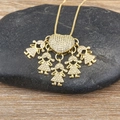 Collana placcata oro 18k con ciondolo a cuore e cinque ciondoli di bambine in zircone - 5 Ragazze