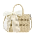 Beige stro handtas met grote witte kant strik detail en verstelbare schouderriem - Crème met kant