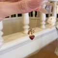 Collier plaqué or 18k avec pendentif cœur rouge foncé et perles colorées élégant - Or (Plaqué Or 18K)