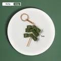 Portachiavi realistico a forma di nodo di alga verde scuro con catena dorata - Spiedino di alghe