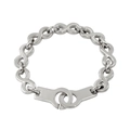 Vista dettagliata del bracciale a maglie a otto d'argento con chiusura a manetta unica - Bracciale Argento