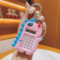 Mini calcolatrice portachiavi a forma di dinosauro rosa con gancio in metallo - Rosa