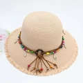Sombrero de paja bohemio caqui con cuentas de colores y conchas naturales para playa verano - Borde de Flecos / Cuentas de Madera de Concha / Rosa carne