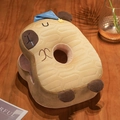 Braunes Capybara-Plüsch-Nickerchenkissen mit Loch und blauer Schlafmütze für den Schreibtisch - Buddha-Stil Latex Mittagsschlafkissen - Mit Hut