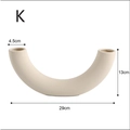 U-förmige matte cremefarbene Keramikvase für moderne Wohndeko im minimalistischen Stil - Biskuit-Stil K / Biskuit-Beige