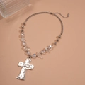 Retro zilveren ketting met acryl kruishanger en ichthys-symbool op beige achtergrond - Zilver